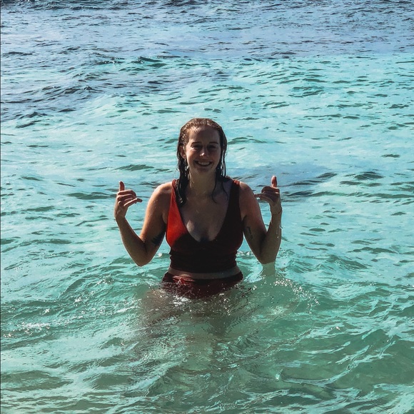 Meet your Posher, Megan - Picture 2 of 4